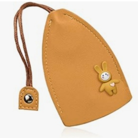 🎉FREE WITH PURCHASE🎉 Mustard Leather Key Holder with Bunny Design - Picture 1 of 4